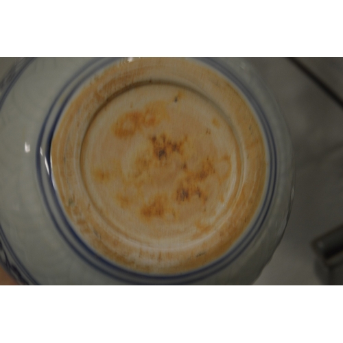 598 - A Chinese blue and white double gourd shaped vase.