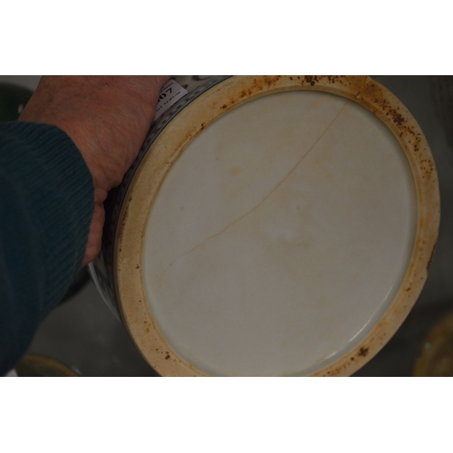 607 - A Chinese blue and white decorated circular dish.