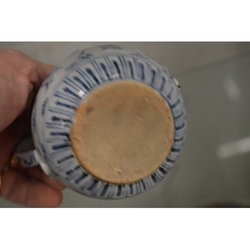 635 - A small Chinese blue and white ewer.