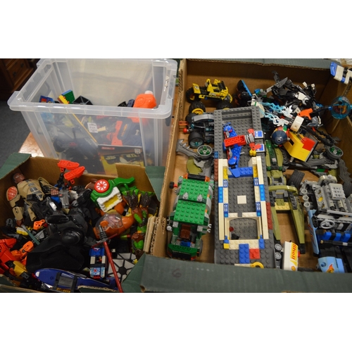 649 - A large quantity of Lego etc.