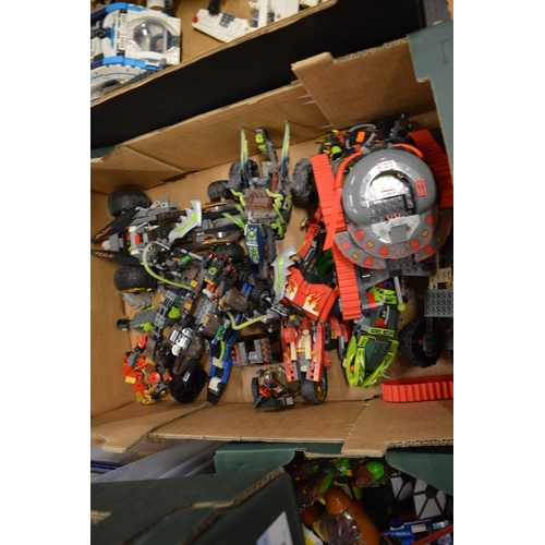 649 - A large quantity of Lego etc.