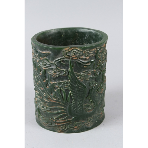 484 - A CHINESE CARVED JADE BRUSHPOT. 15cms high.