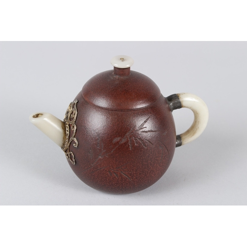 10 - A FINE CHINESE YIXING TEAPOT MOUNTED JADE PIPE AND HANDLE.  11cms high.
