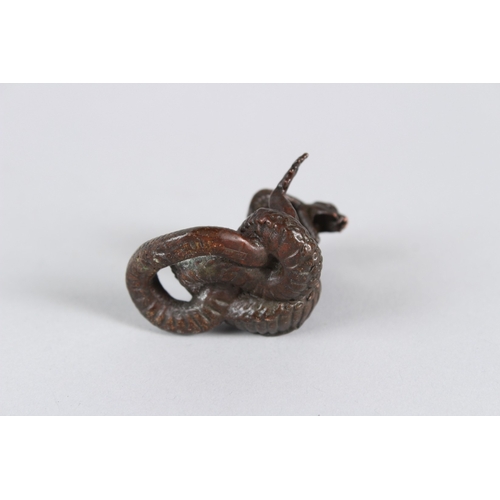 15 - A JAPANESE BRONZE SNAKE.  1.5cms high.