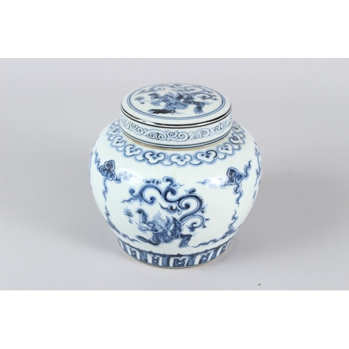 24 - A CHINESE BLUE AND WHITE GINGER JAR AND COVER.  13cms high.