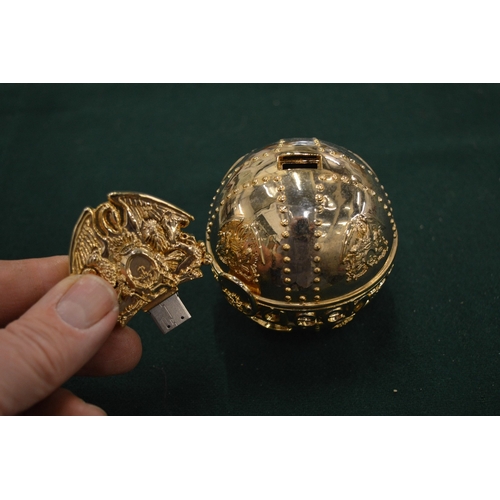 1221 - An orb shaped memory stick holder.