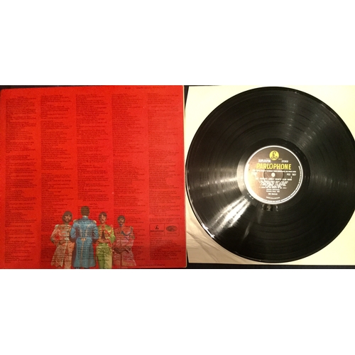 30 - The Beatles Vinyl 33rpm LP Record. ‘Sgt Peppers Lonely Hearts Club Band’ on Stereo Parlophone PCS 70... 