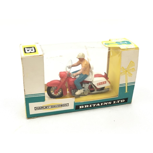 462 - Britains Motorcycle Range 1970 1st issue No.9689 Harley Davidson Electra-Glide and Rider with Slung ... 