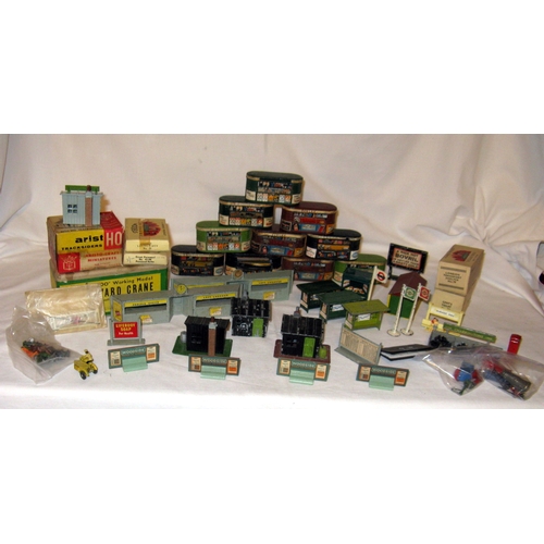 58 - Wardie MASTER MODELS and other diecast items for display with a OO Model Railway including Master Mo... 