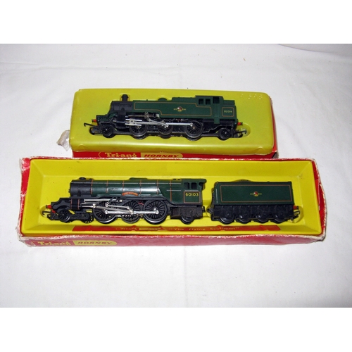 16 - TRIANG/HORNBY 2 x BR Geen Locomotives - R850 Class A3 4-6-2 'Flying Scotsman' - missing a front bogi... 