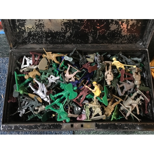 1036 - A military tin box containing toy soldiers.