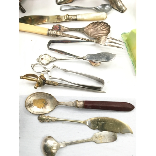110 - Collection of mixed curios to include silver.