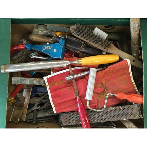 398 - A box of loose hand tools.