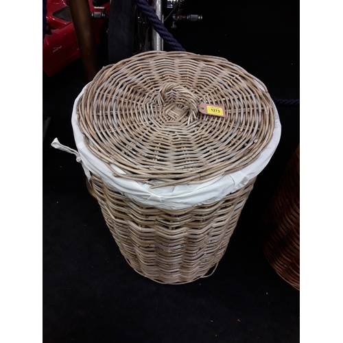 1550 - Honey medium flat lid laundry basket.