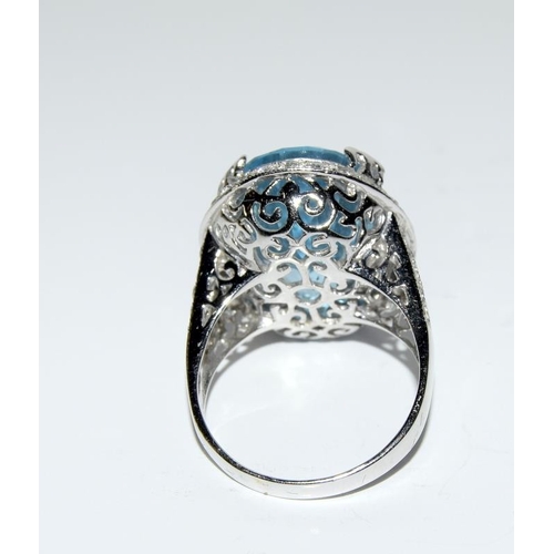 418 - An 18ct white gold substantial blue topaz and diamond ring 24ct approx. Size O