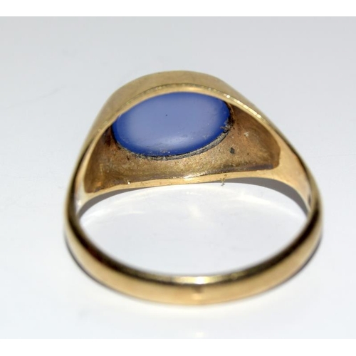 459 - A 9 carat gold blue moonstone ring. Size P.