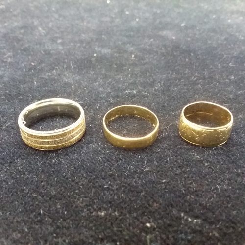 2158 - Three Gents Signet rings to include gold and silver. (Ref.221,30,147)