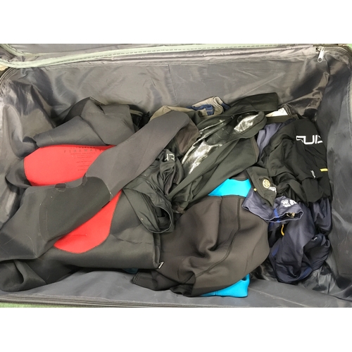 2229 - A suitcase of sporting suits (REF R314)