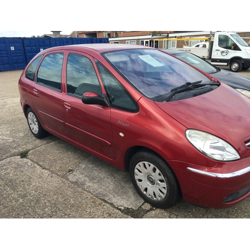 2258 - A red Citroen Picasso, registered in 2004. 1600cc.