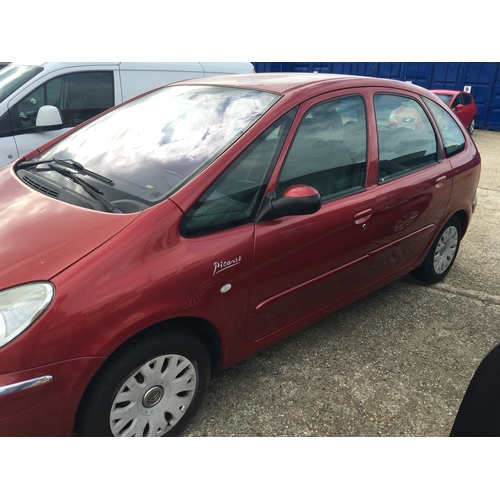 2258 - A red Citroen Picasso, registered in 2004. 1600cc.