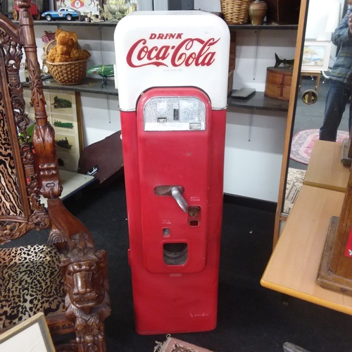 1514 - A Vendo44 vintage Coke Cola drinks vending machine.