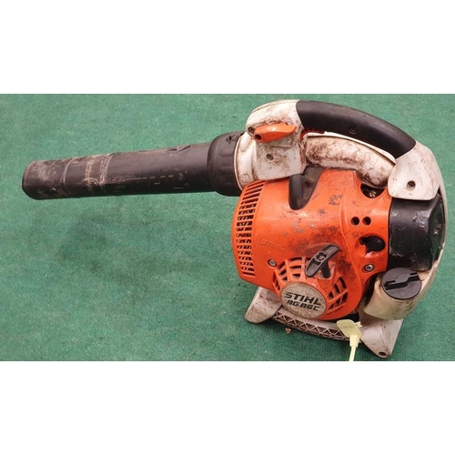 67 - Stihl 8G 86C petrol leaf blower (REF 11).