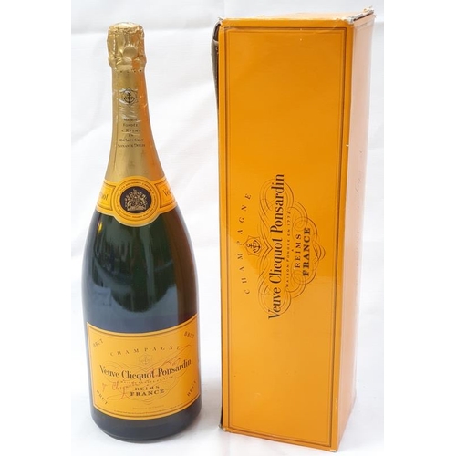 122 - A 1.5l bottle of Veuve Clicquot Ponsardin champagne, boxed.