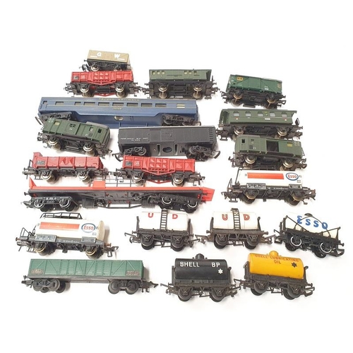 126 - Box of 20 mixed OO Gauge freight wagons to include Hornby, Lima and Fleischmann.