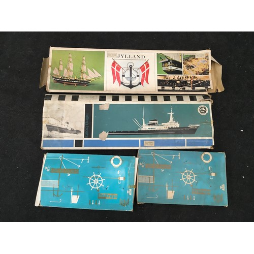 354 - Billing Boats: 2 model boat kits and 2 boxes of fittings. Unchecked for completeness.