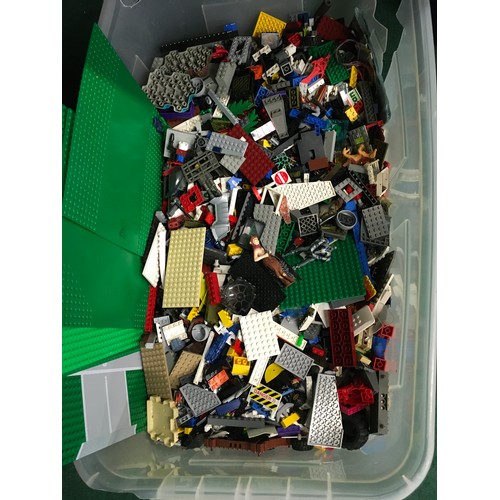 347 - Large tub of Lego.