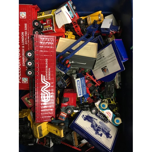 424 - Large box of mixed diecast to include Dinky, Matchbox and Corgi models.