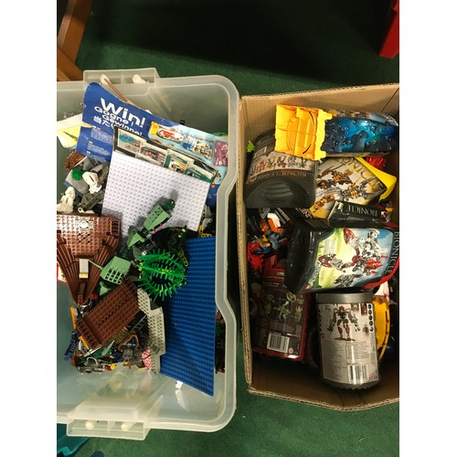 338 - Large tub of Lego and Lego Bionicles.