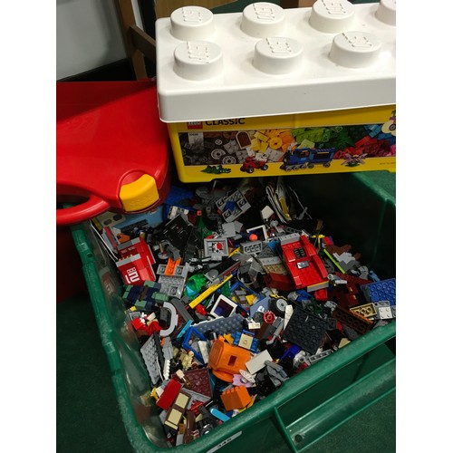 345 - Large tub of Lego.