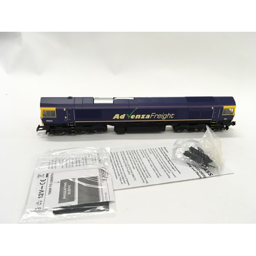 39 - Hornby OO R2954 ADVENZA Co-Co Diesel Electric Class 66 locomotive 66842. Appears Excellent in Good P... 