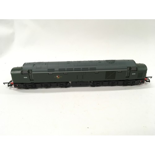 102 - 2 Lima OO Diesel locomotives: D838 Rapid Warship Class and D205 BR Green. Both appear Excellent in G... 