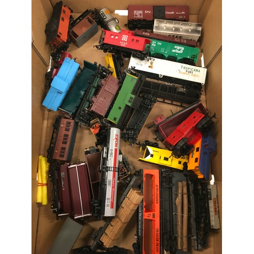 252 - 30+ HO/OO rolling stock in generally Good Plus to Excellent condition.