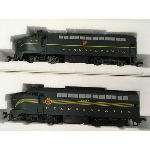 285 - 2 x E-R Models (Roco) Sharknose Diesel engines: 040-4106 5 Stripe #2004 and 040-4101-3 #9738. Both a... 