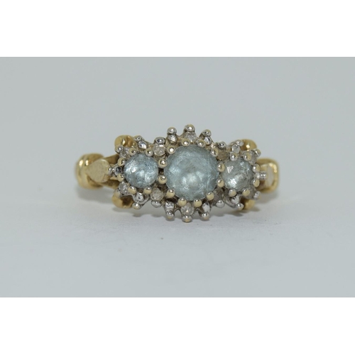 581 - 9ct gold ladies antique style 3 stone aquamarine and diamond ring size M