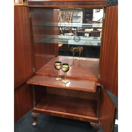 227 - Mahogany alcohol/bar display unit on cabriole legs fitted with two sections includes key together wi... 