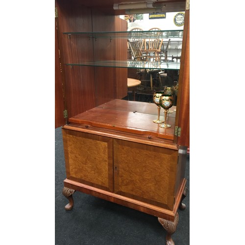 227 - Mahogany alcohol/bar display unit on cabriole legs fitted with two sections includes key together wi... 