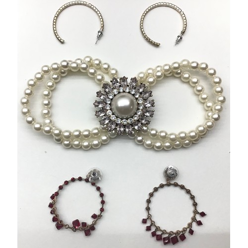 18 - Mixed quantity of costume jewellery watches etc.