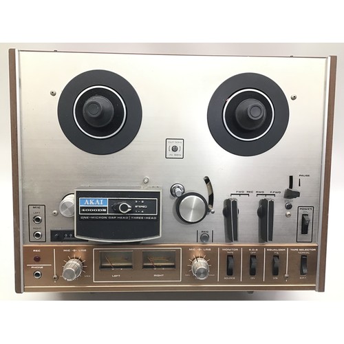 452 - AKAI REEL TO REEL TAPE RECORDER. This tape machine is model No. 4000DS and is in very good condition... 