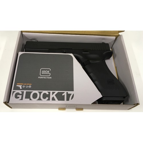 141 - Quality Umarex Glock 17 .177 air pistol. In excellent condition and boxed with an additional discree... 