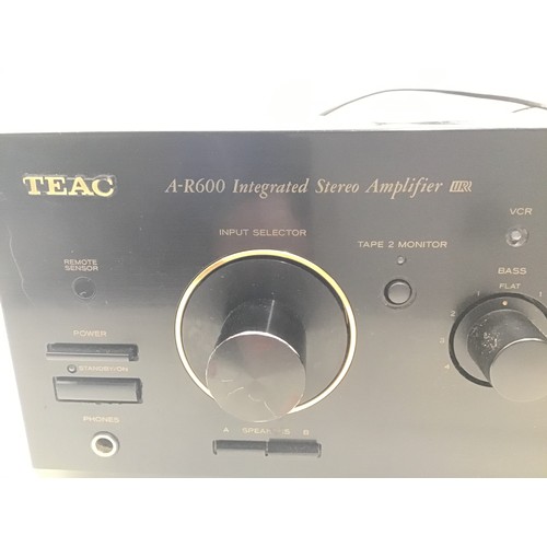 454 - TEAC AMPLIFIER. A good looking amp Model No. A-R600. Has phono input.