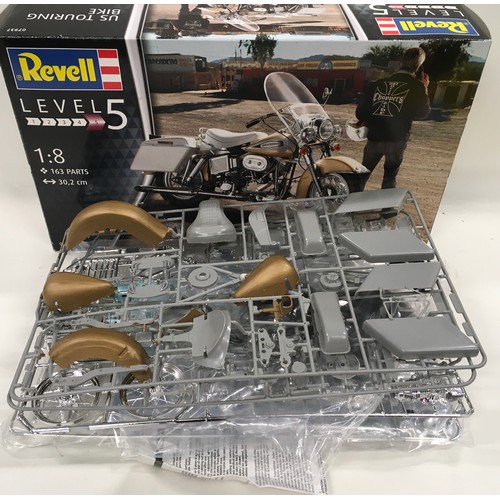 182 - 2 1:8 scale motorcycle model kits: Revell US Touring Bike and Heller BMW R-60/5 Police. Both seem co... 