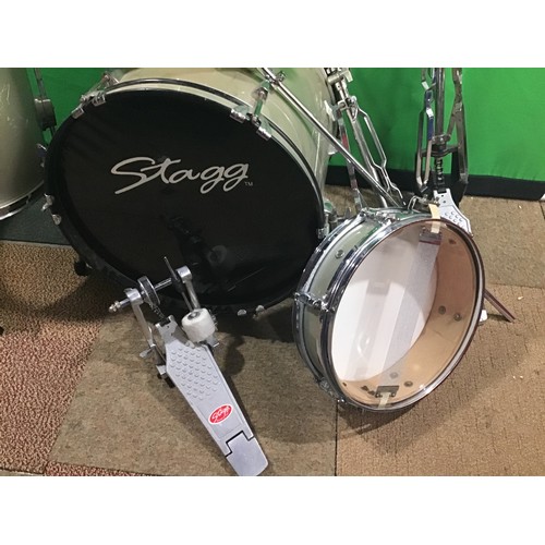 427 - STAGG DRUM KIT. Here we have a part drum kit to include bass drum, 2 x Tom toms plus bloke standing ... 