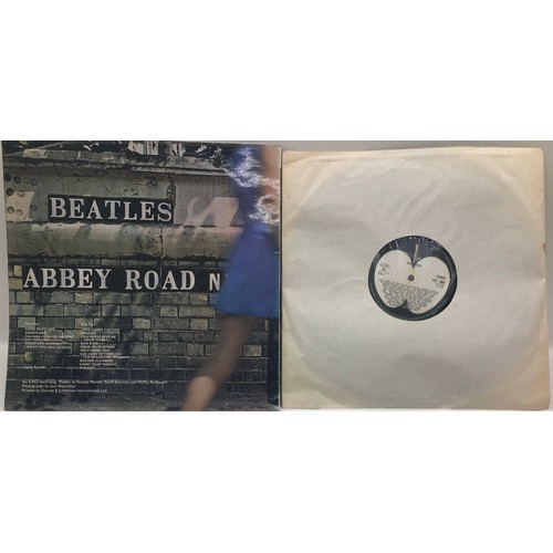 90 - LP VINYL THE BEATLES ‘ABBEY ROAD’. Great album here on Apple PCS 7088 from 1969. Vinyl is in VG + co... 