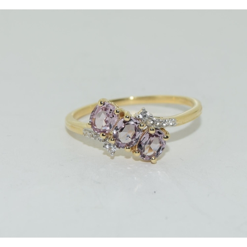 547 - 9ct gold Pink Sapphire twist ring size Q