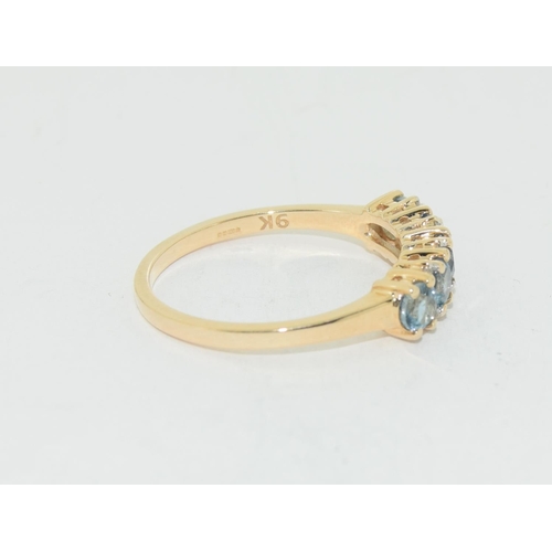 527 - 9ct gold Diamond and Aquamarine 5 stone ring size P