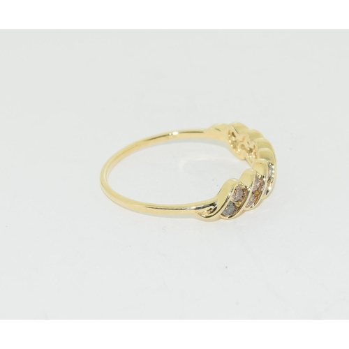 479 - 9ct gold ladies Champagne Diamond ring size T